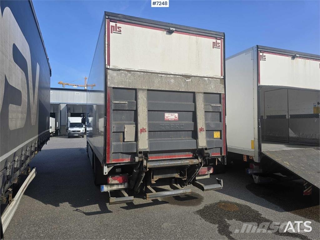 Scania P320 Box truck with tail lift Camiones con caja de remolque