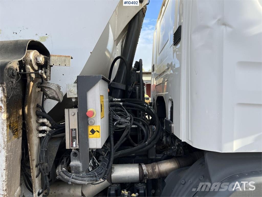 Scania P320 Garbage Truck with Side Loader (VIDEO) Camiones de basura