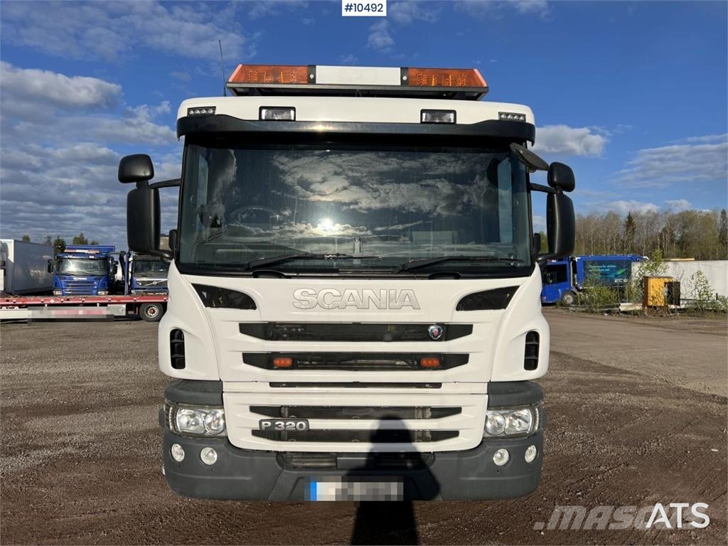 Scania P320 Garbage Truck with Side Loader (VIDEO) Camiones de basura