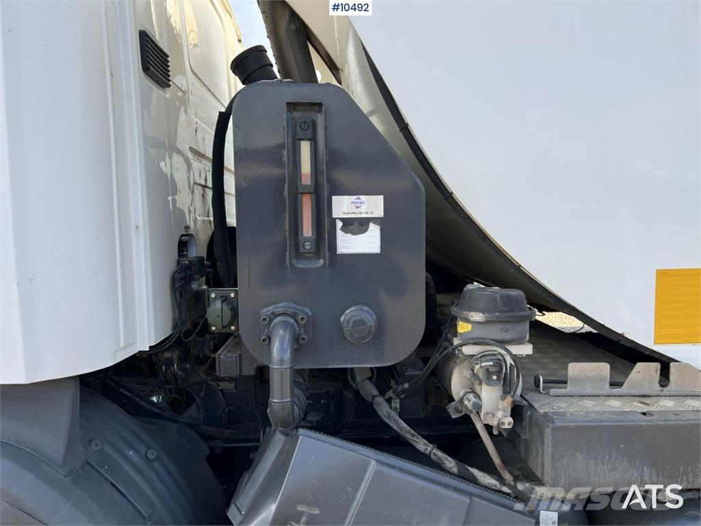 Scania P320 Garbage Truck with Side Loader (VIDEO) Camiones de basura