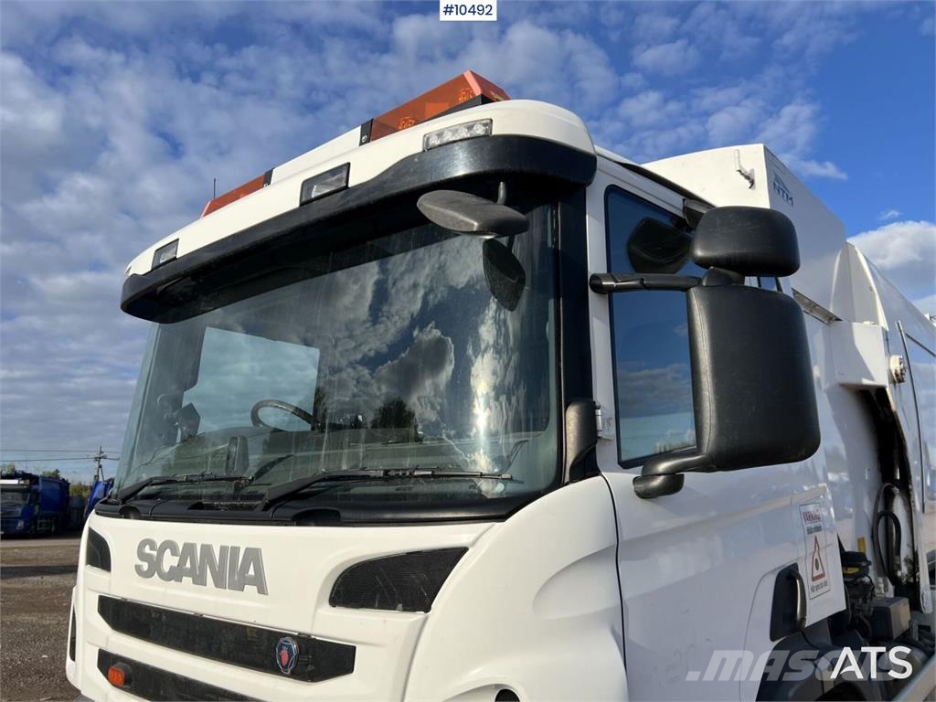 Scania P320 Garbage Truck with Side Loader (VIDEO) Camiones de basura
