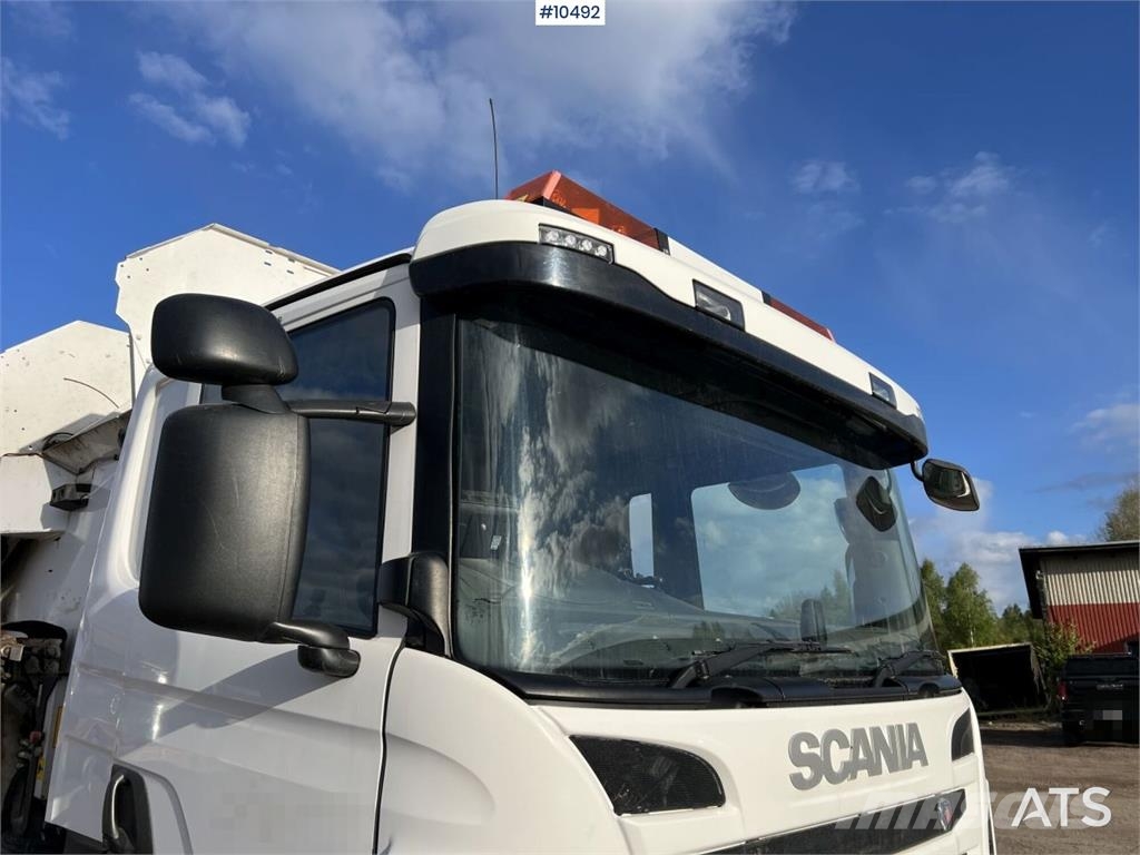 Scania P320 Garbage Truck with Side Loader (VIDEO) Camiones de basura