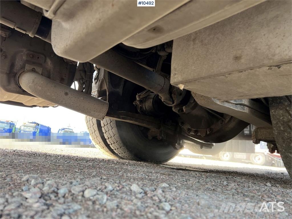 Scania P320 Garbage Truck with Side Loader (VIDEO) Camiones de basura