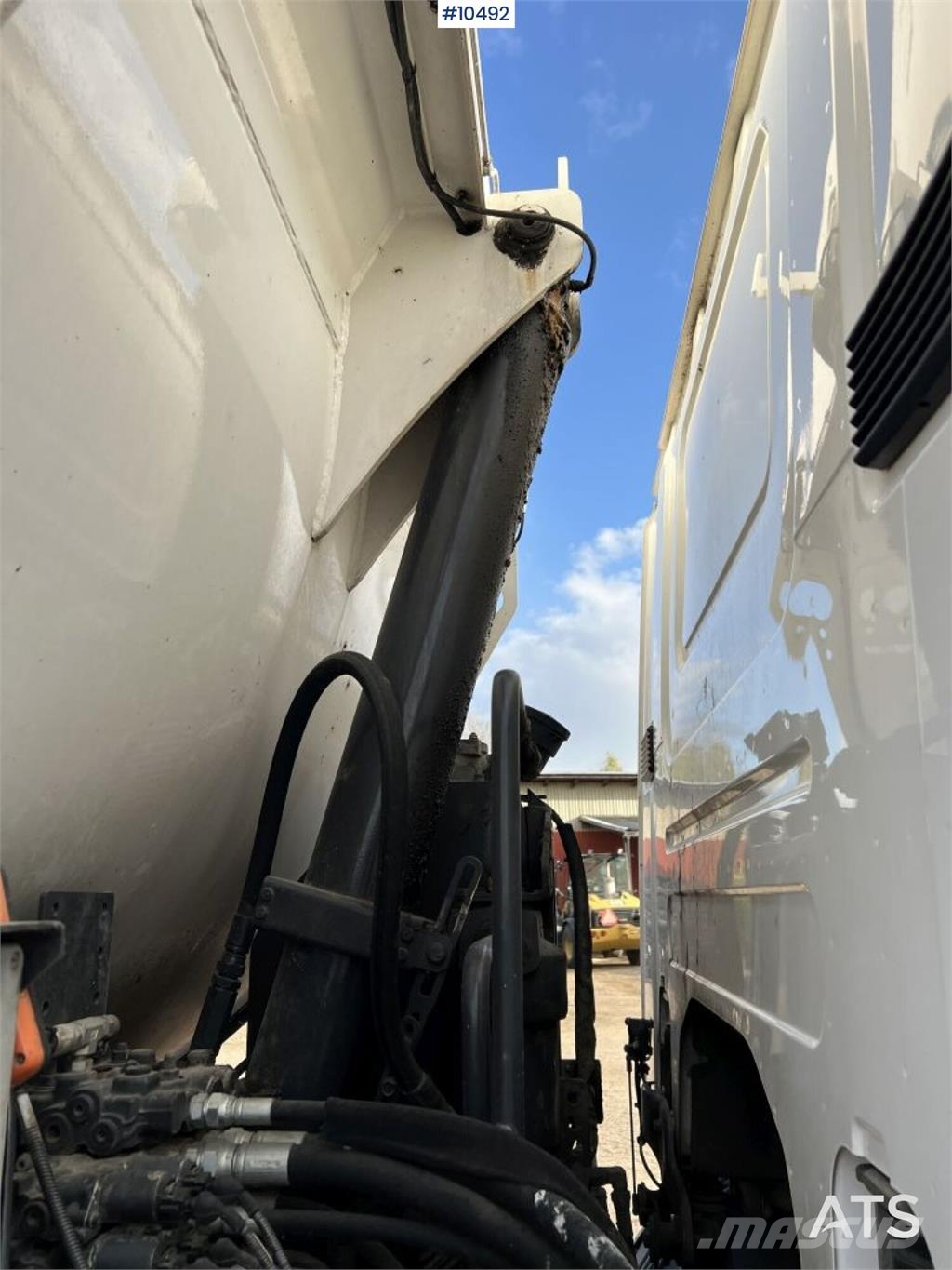 Scania P320 Garbage Truck with Side Loader (VIDEO) Camiones de basura