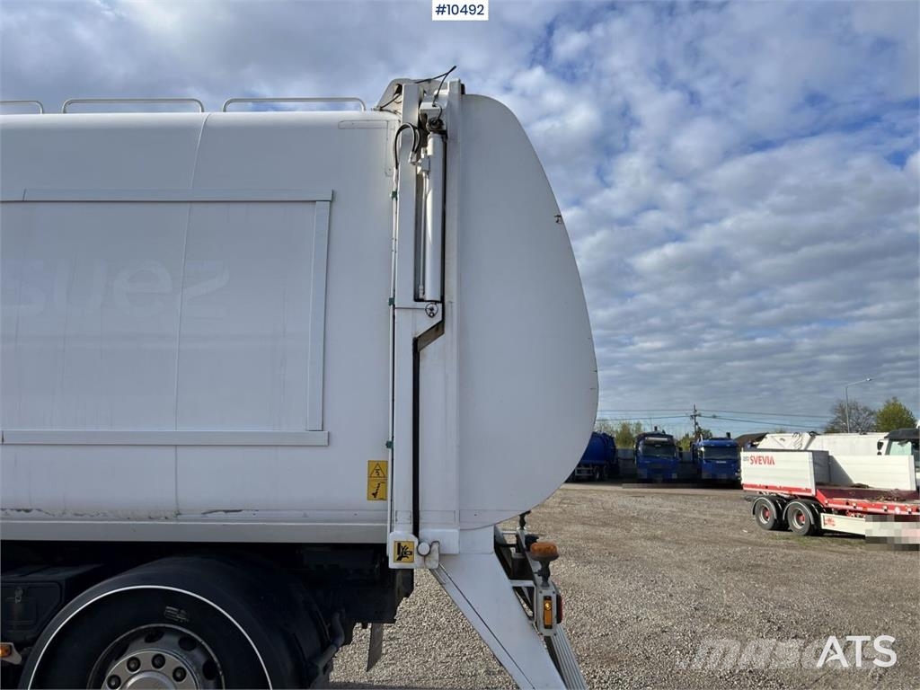 Scania P320 Garbage Truck with Side Loader (VIDEO) Camiones de basura