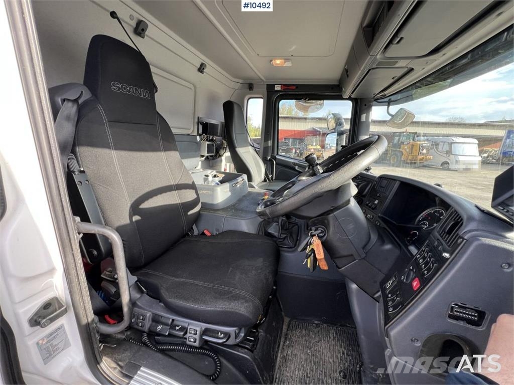 Scania P320 Garbage Truck with Side Loader (VIDEO) Camiones de basura