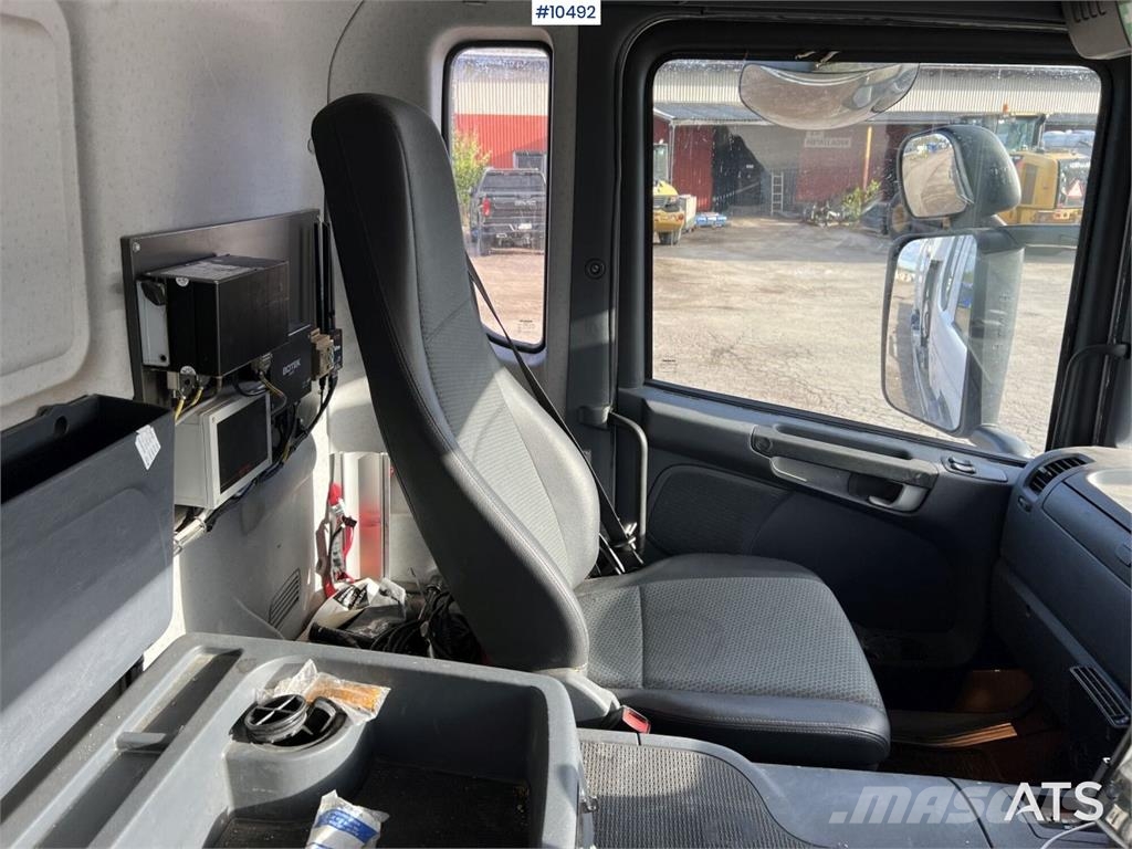 Scania P320 Garbage Truck with Side Loader (VIDEO) Camiones de basura