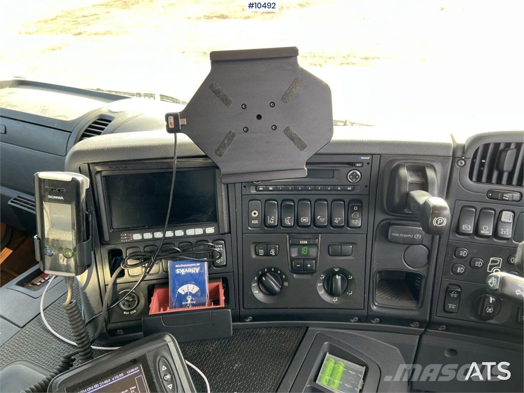 Scania P320 Garbage Truck with Side Loader (VIDEO) Camiones de basura