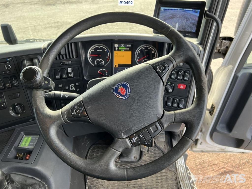 Scania P320 Garbage Truck with Side Loader (VIDEO) Camiones de basura