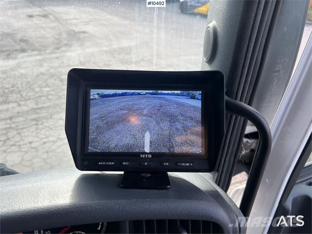 Scania P320 Garbage Truck with Side Loader (VIDEO) Camiones de basura