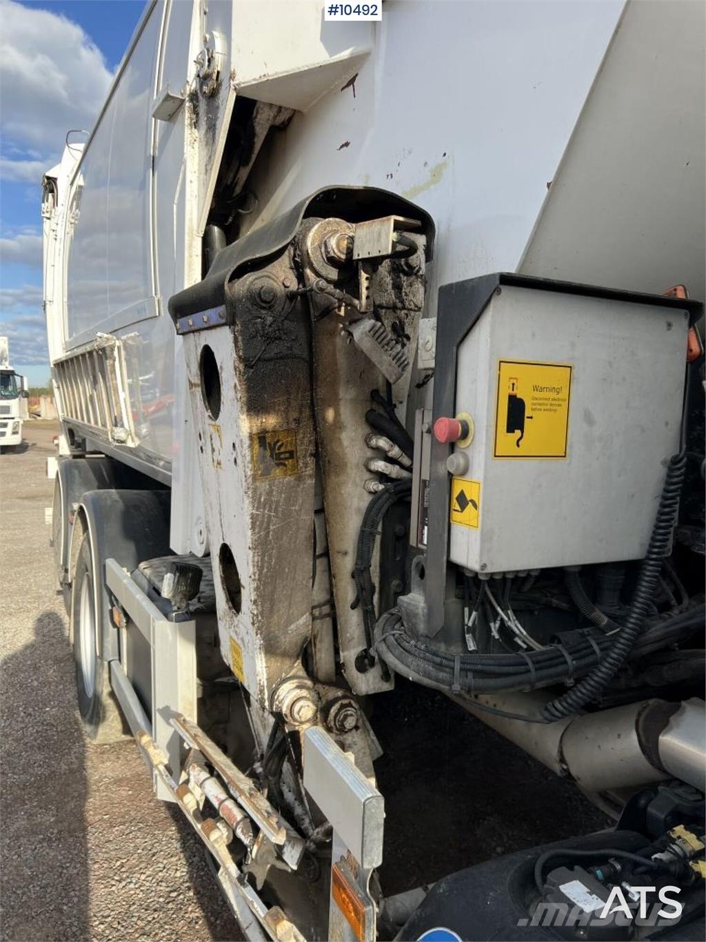 Scania P320 Garbage Truck with Side Loader (VIDEO) Camiones de basura