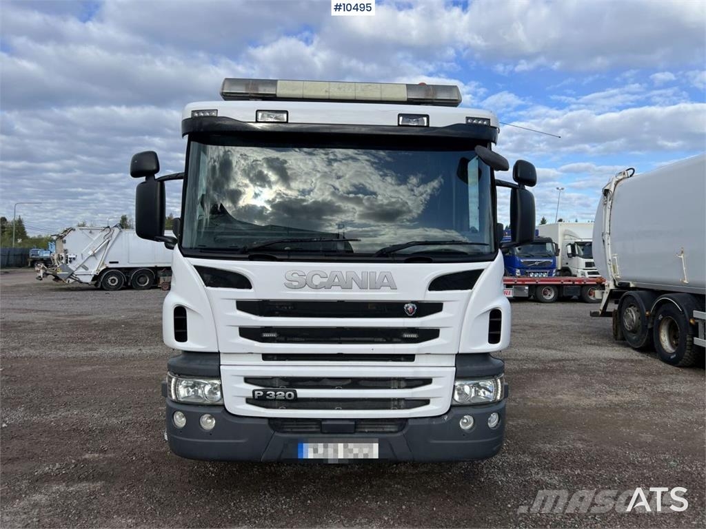 Scania P320 Garbage Truck with Side Loader Camiones de basura