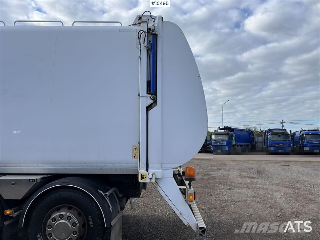 Scania P320 Garbage Truck with Side Loader Camiones de basura
