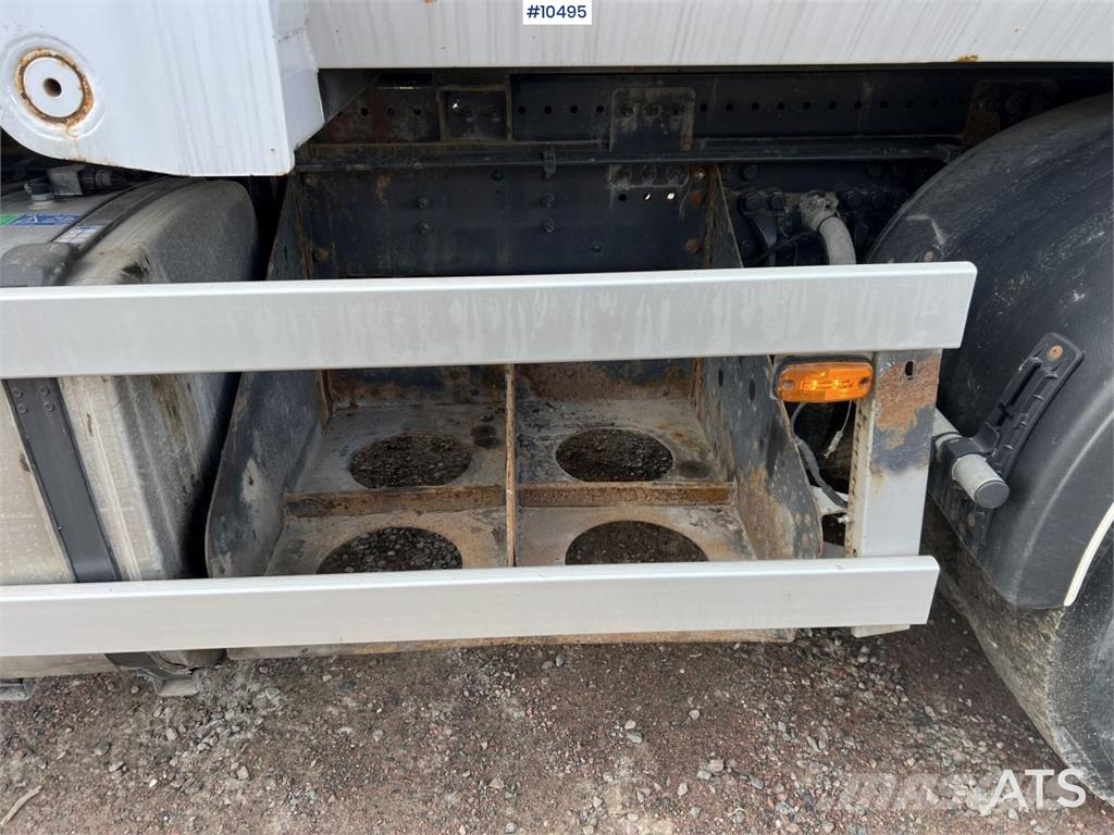 Scania P320 Garbage Truck with Side Loader Camiones de basura
