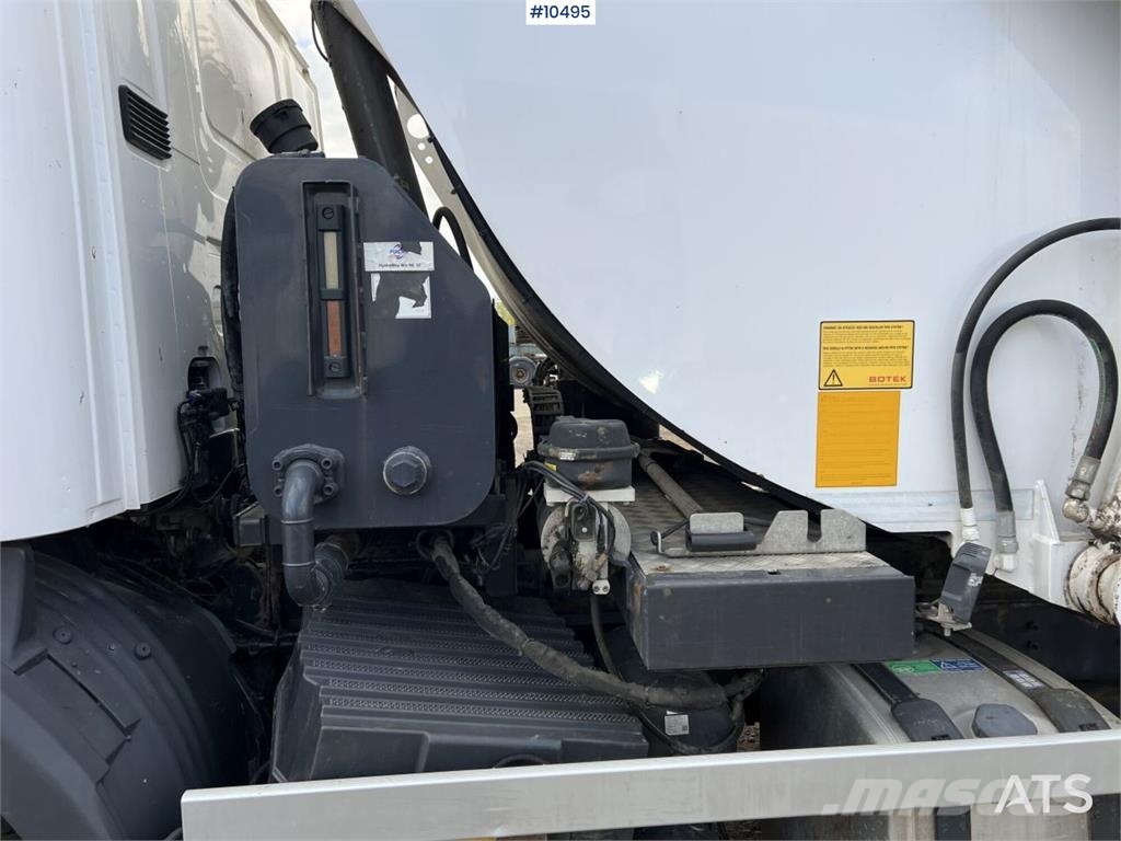 Scania P320 Garbage Truck with Side Loader Camiones de basura