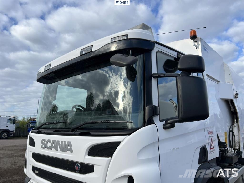 Scania P320 Garbage Truck with Side Loader Camiones de basura