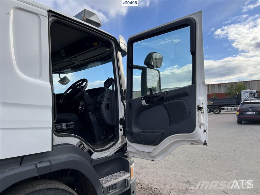 Scania P320 Garbage Truck with Side Loader Camiones de basura
