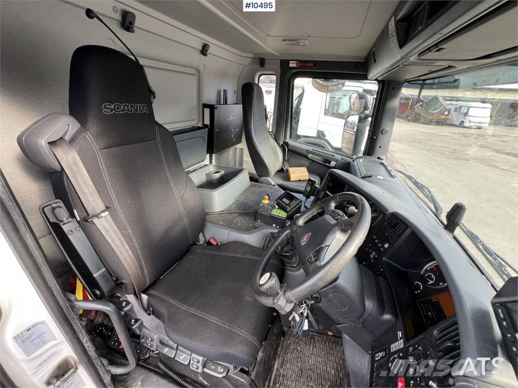 Scania P320 Garbage Truck with Side Loader Camiones de basura