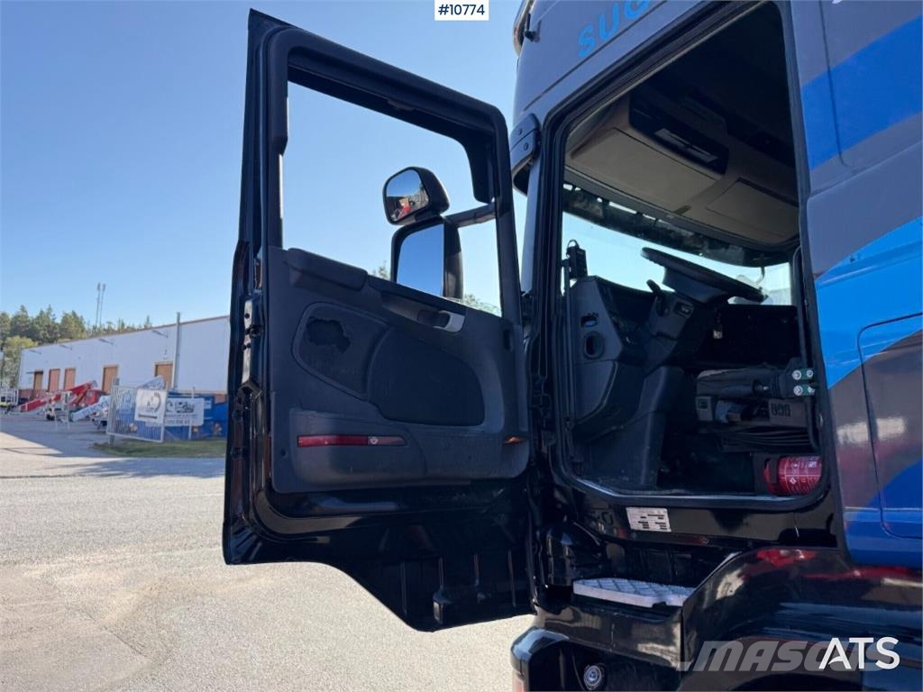 Scania R560 6x2 Truck with Disab Dry-Suction Flatbed Paine-/imuautot