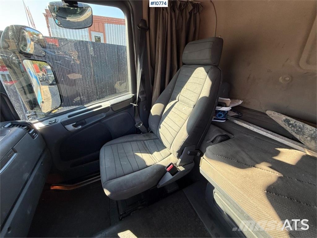 Scania R560 6x2 Truck with Disab Dry-Suction Flatbed Paine-/imuautot