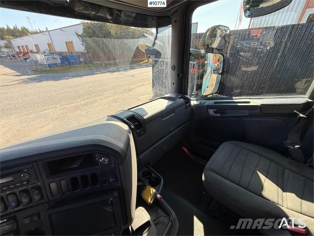 Scania R560 6x2 Truck with Disab Dry-Suction Flatbed Paine-/imuautot