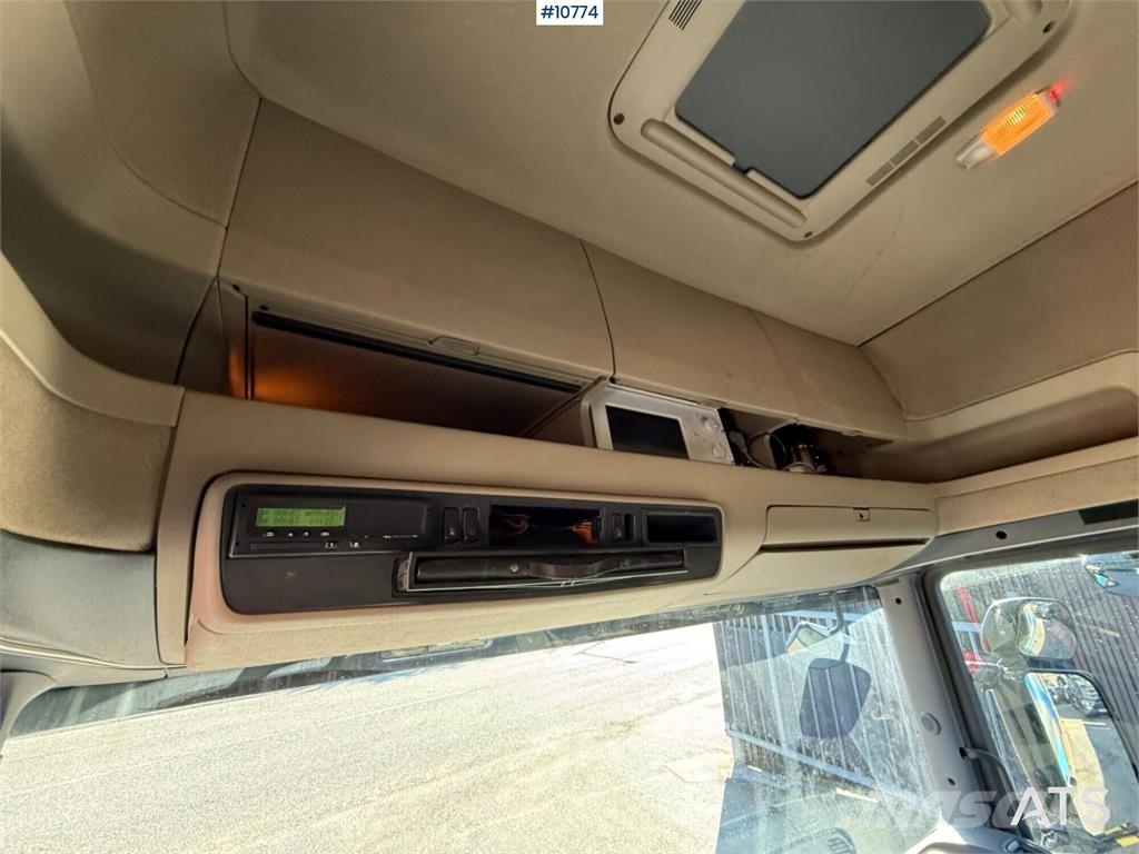 Scania R560 6x2 Truck with Disab Dry-Suction Flatbed Paine-/imuautot