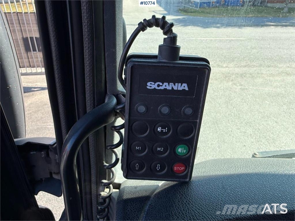 Scania R560 6x2 Truck with Disab Dry-Suction Flatbed Paine-/imuautot