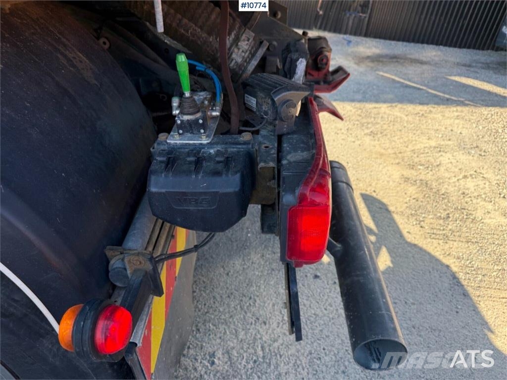 Scania R560 6x2 Truck with Disab Dry-Suction Flatbed Paine-/imuautot