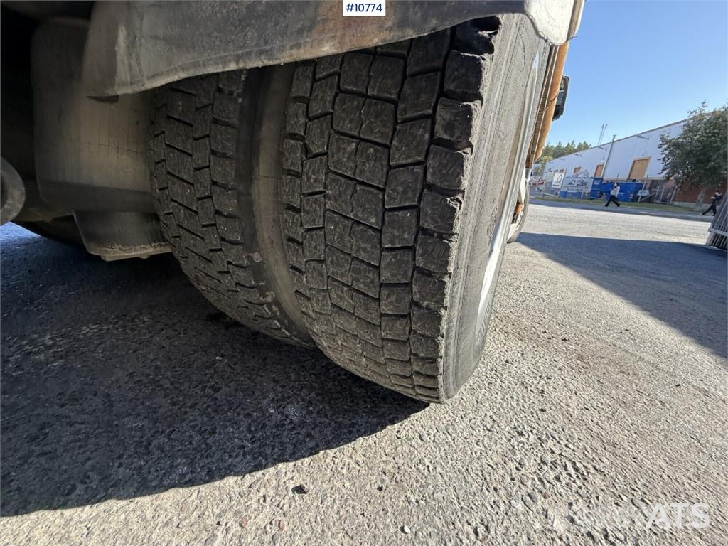 Scania R560 6x2 Truck with Disab Dry-Suction Flatbed Paine-/imuautot
