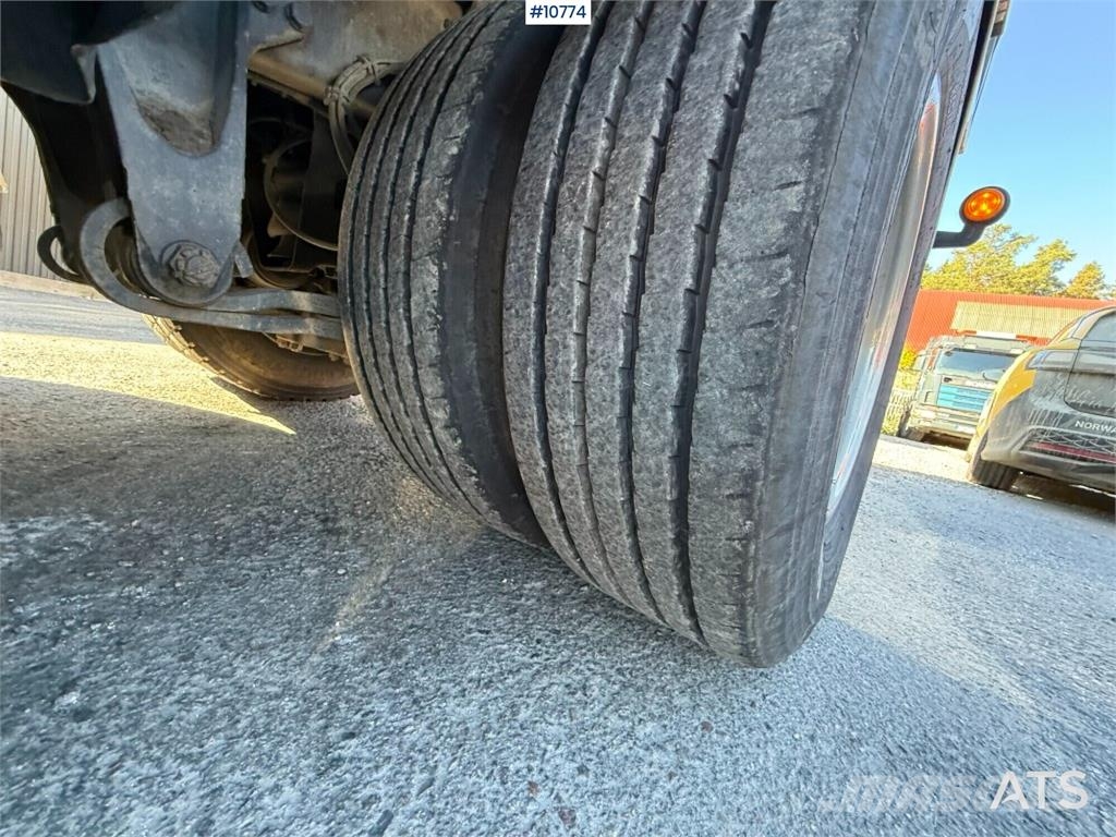 Scania R560 6x2 Truck with Disab Dry-Suction Flatbed Paine-/imuautot