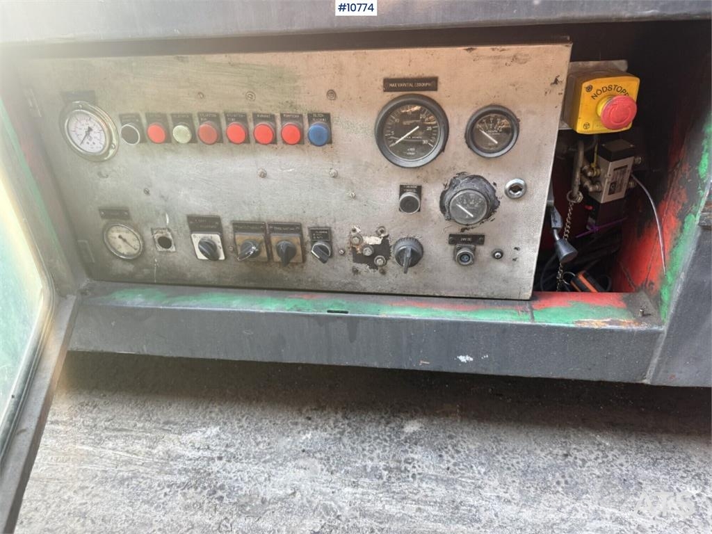 Scania R560 6x2 Truck with Disab Dry-Suction Flatbed Paine-/imuautot