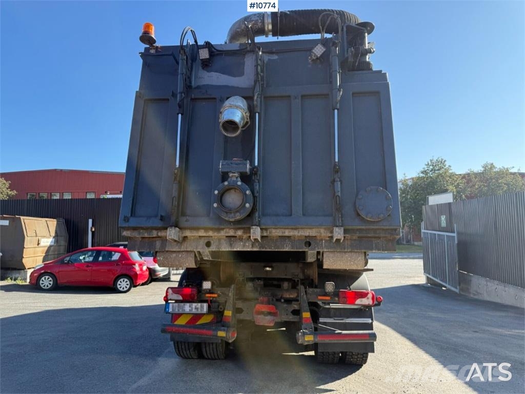 Scania R560 6x2 Truck with Disab Dry-Suction Flatbed Paine-/imuautot