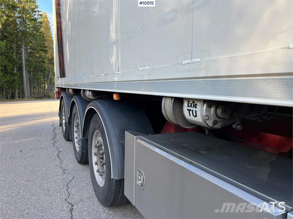 Scania S580 Next Generation tractor truck with Vangs trai Vlačilci