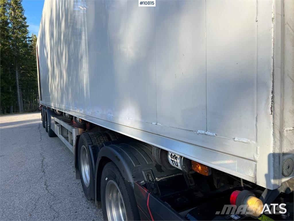 Scania S580 Next Generation tractor truck with Vangs trai Vlačilci