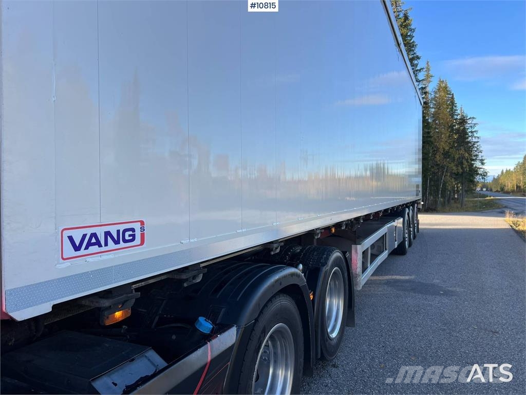 Scania S580 Next Generation tractor truck with Vangs trai Vlačilci