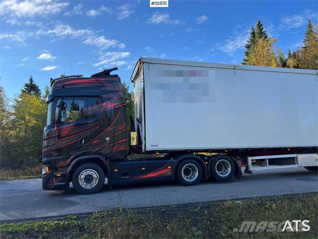 Scania S580 Next Generation tractor truck with Vangs trai Vlačilci