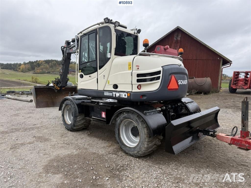 Schaeff TW110 with trailer and attachments Mobilbagger
