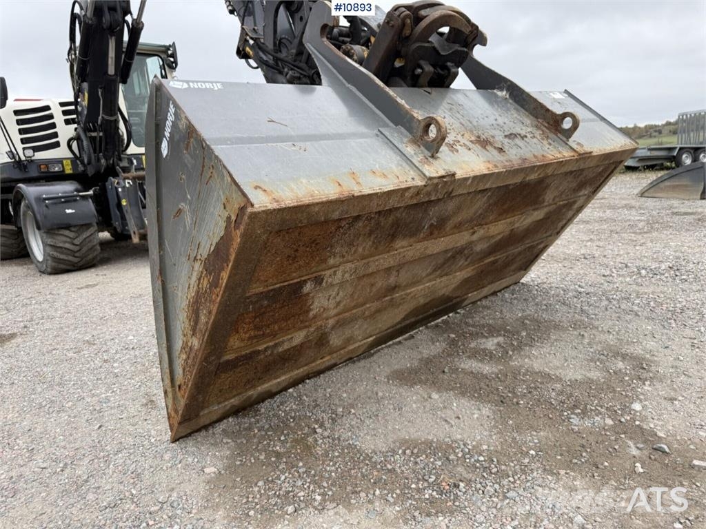 Schaeff TW110 with trailer and attachments Mobilbagger