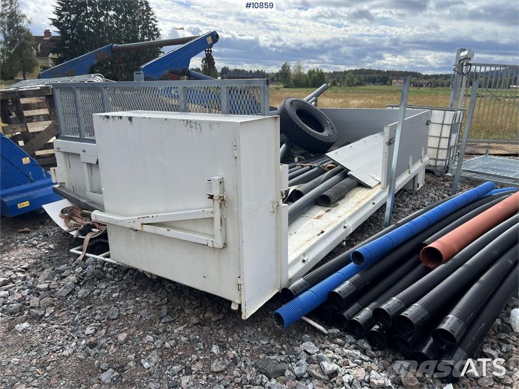 TGB40 Flatbed with Folding Sides Ostale kargo komponente