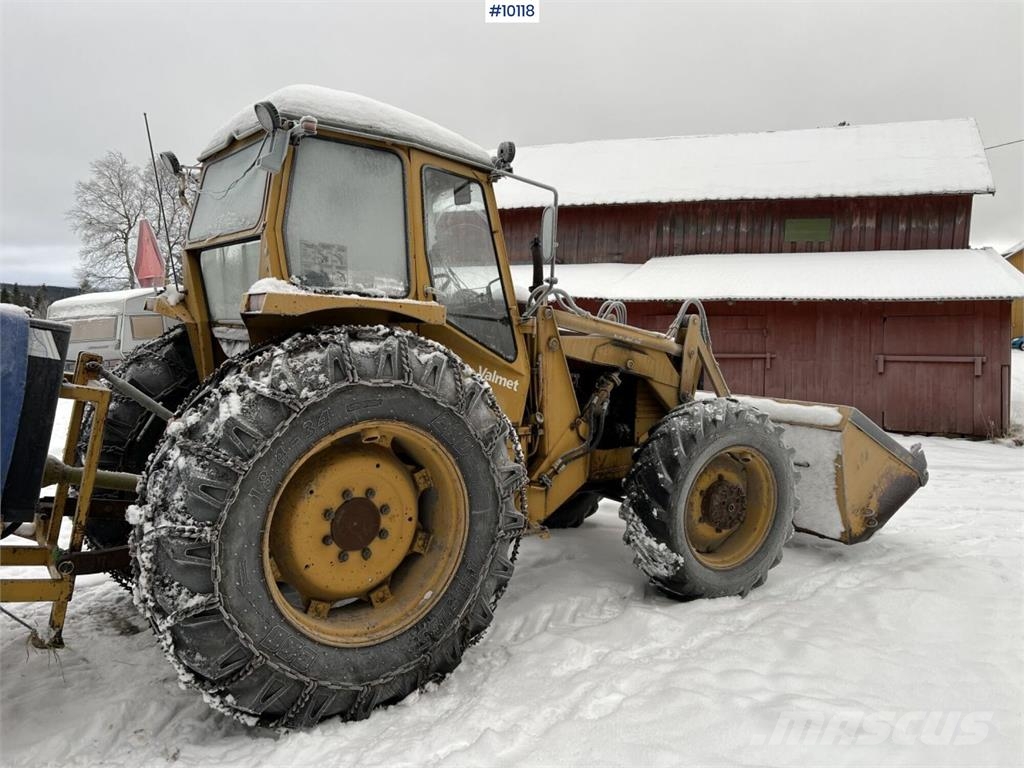 Valmet 702-4 Tractor with bucket Traktorer