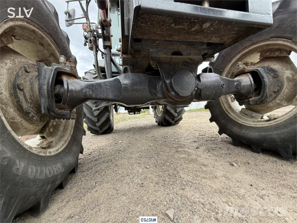 Valtra 900-4 Tractor with Front Loader الجرارات