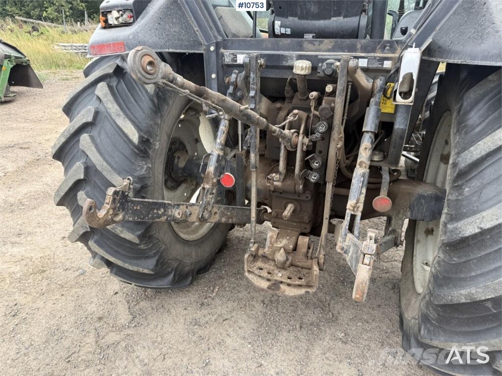 Valtra 900-4 Tractor with Front Loader الجرارات