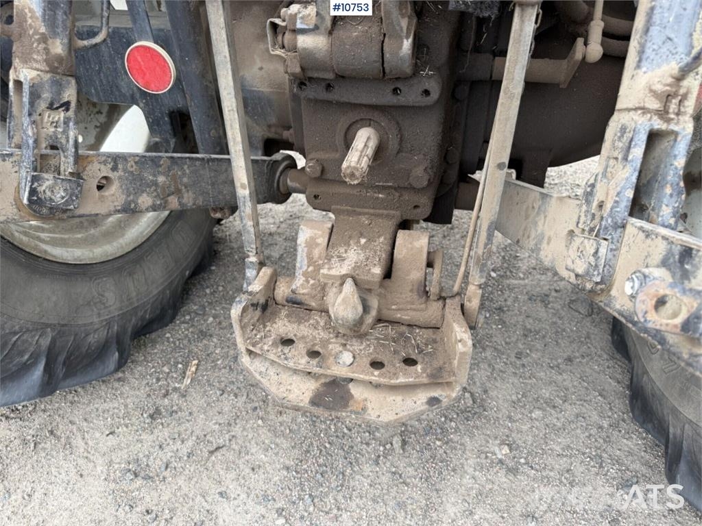 Valtra 900-4 Tractor with Front Loader الجرارات
