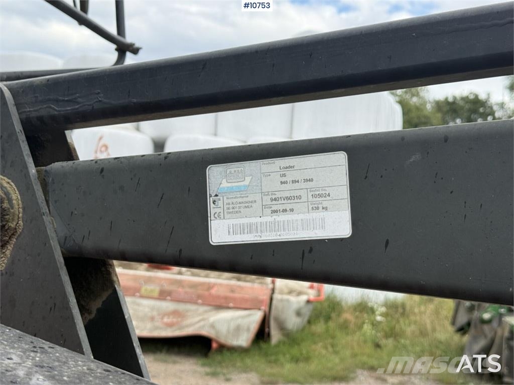 Valtra 900-4 Tractor with Front Loader الجرارات