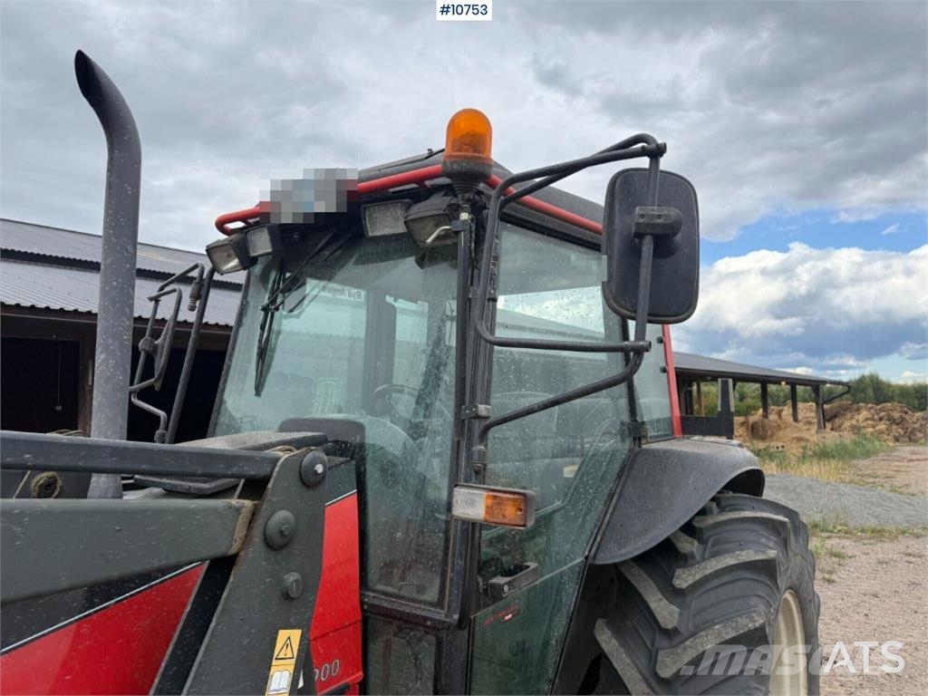 Valtra 900-4 Tractor with Front Loader الجرارات