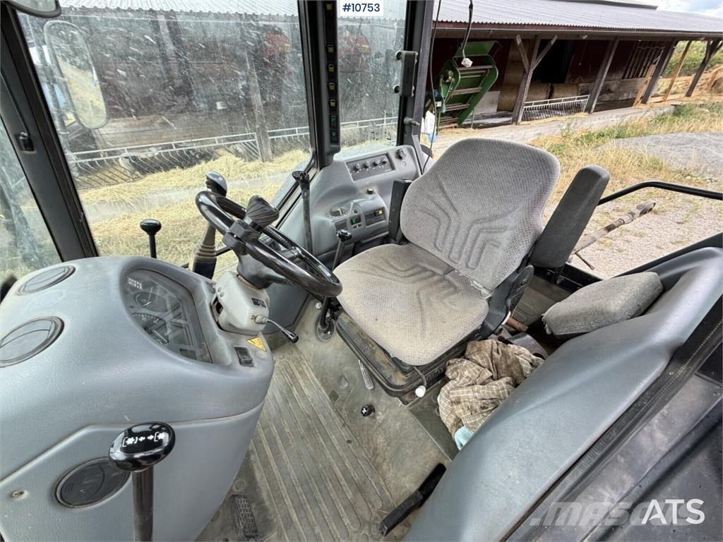 Valtra 900-4 Tractor with Front Loader الجرارات