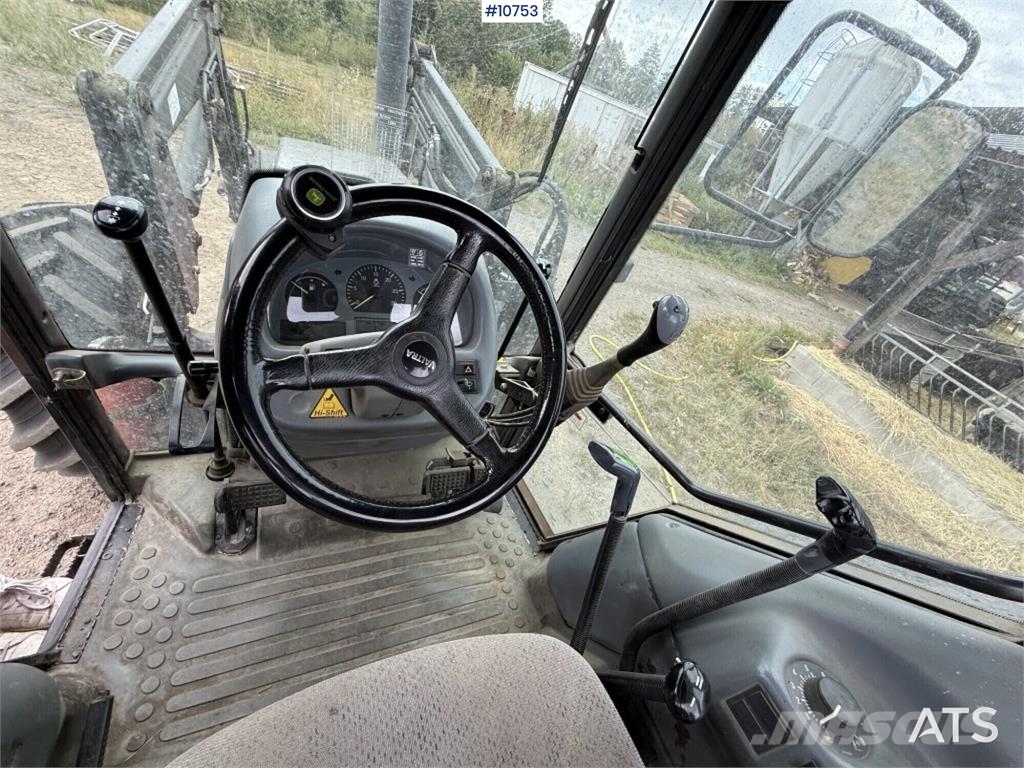 Valtra 900-4 Tractor with Front Loader الجرارات