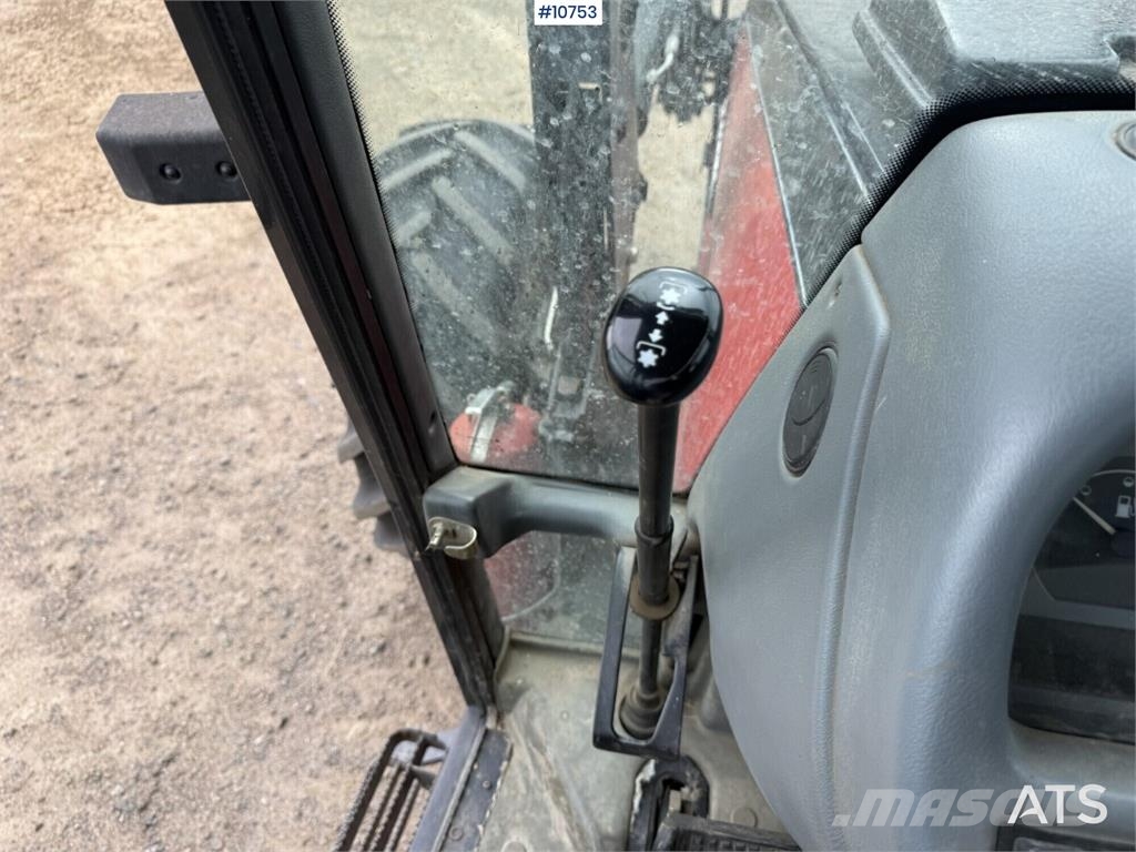 Valtra 900-4 Tractor with Front Loader الجرارات