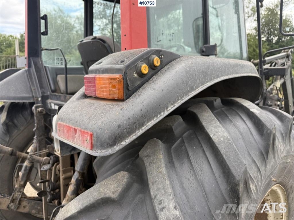 Valtra 900-4 Tractor with Front Loader الجرارات