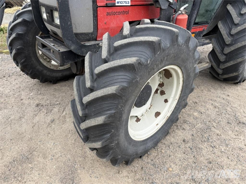 Valtra 900-4 Tractor with Front Loader الجرارات
